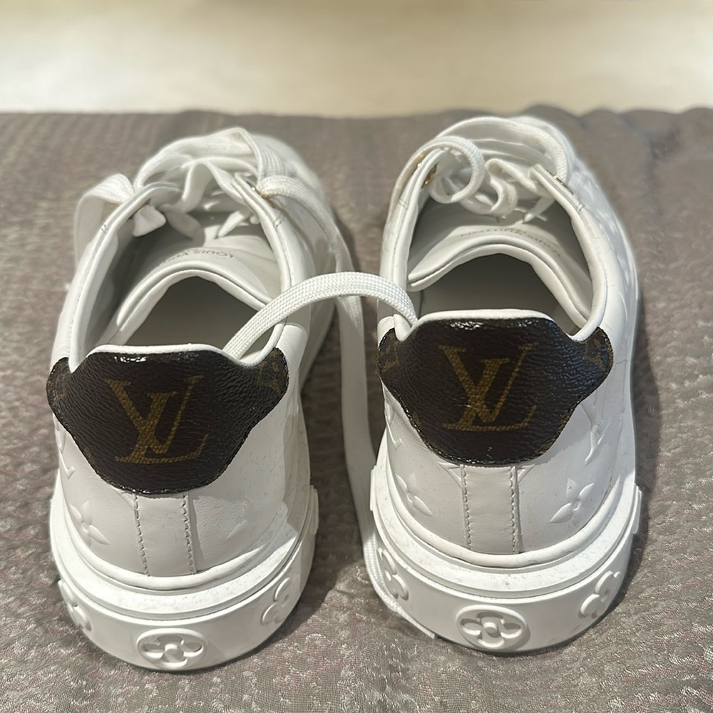 Louisvuttion shoes worn twice.They are in great condition and come with the box